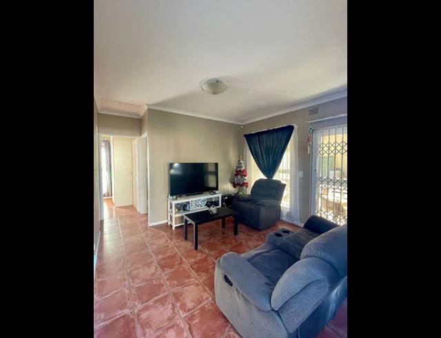 2 BEDROOM PROPERTY TO RENT IN VREDEKLOOF
